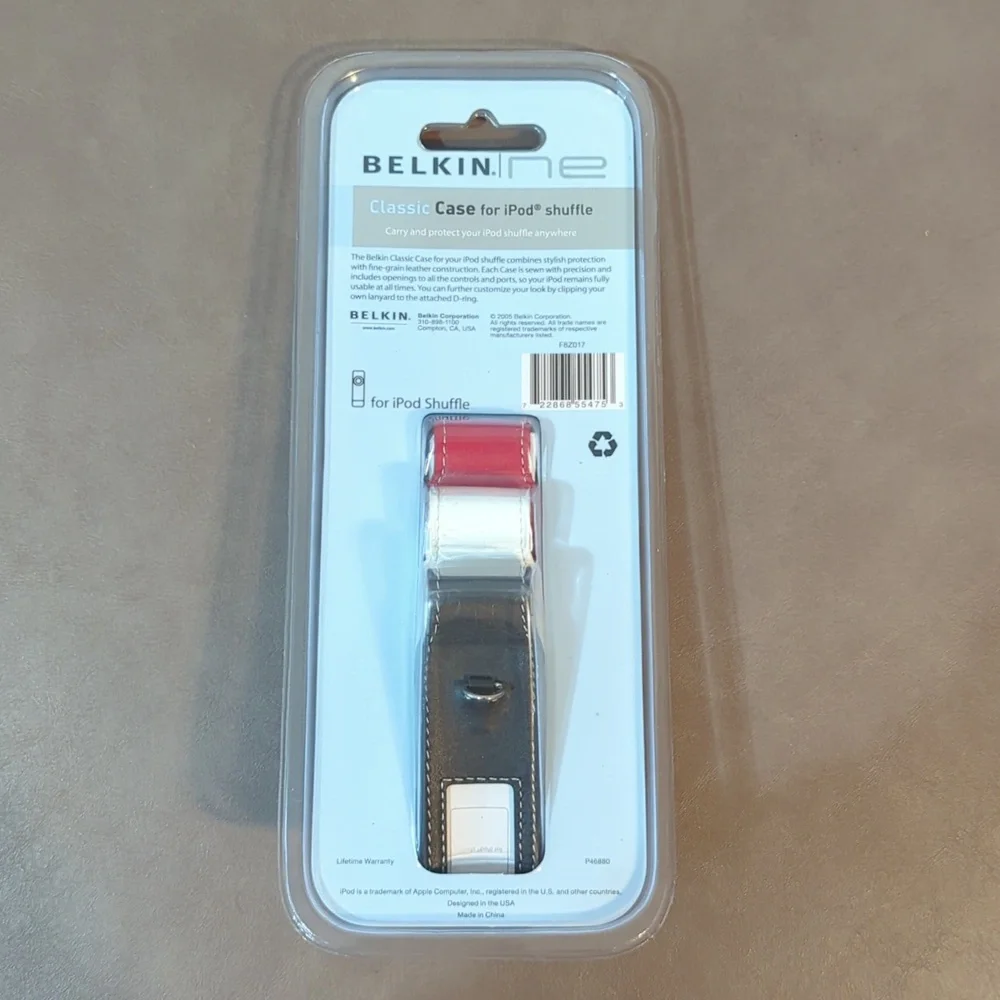 Belkin ne Classic Case for iPod Shuffle Red White Black Fine Grain Leather NIP